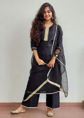 Kainaat Suit Set