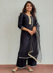 Kainaat Suit Set