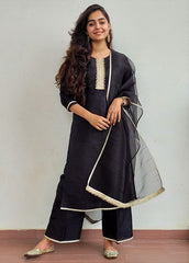 Kainaat Suit Set